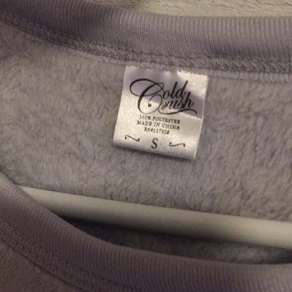 A soft grey sweater - Picture 3 of 3